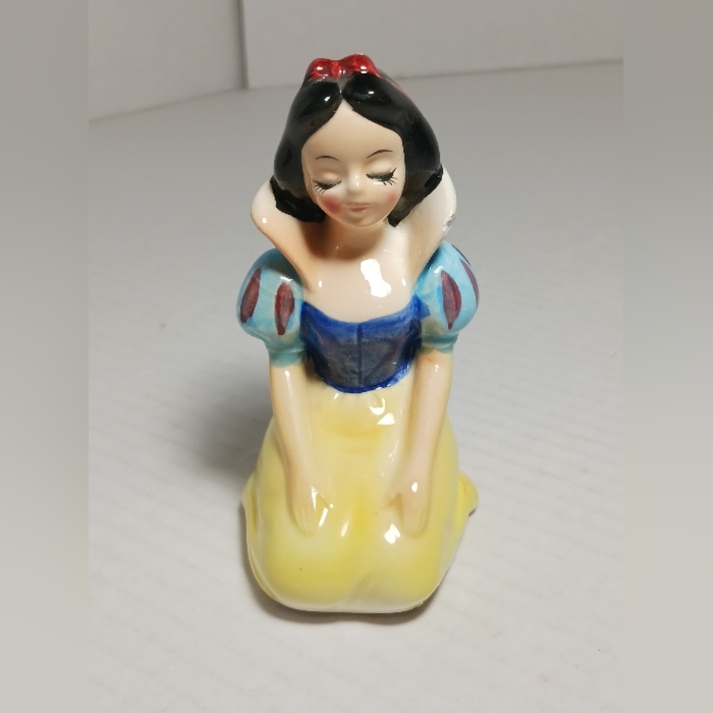 Disney Snow White Salt & Pepper Shaker Walt Disney Productions